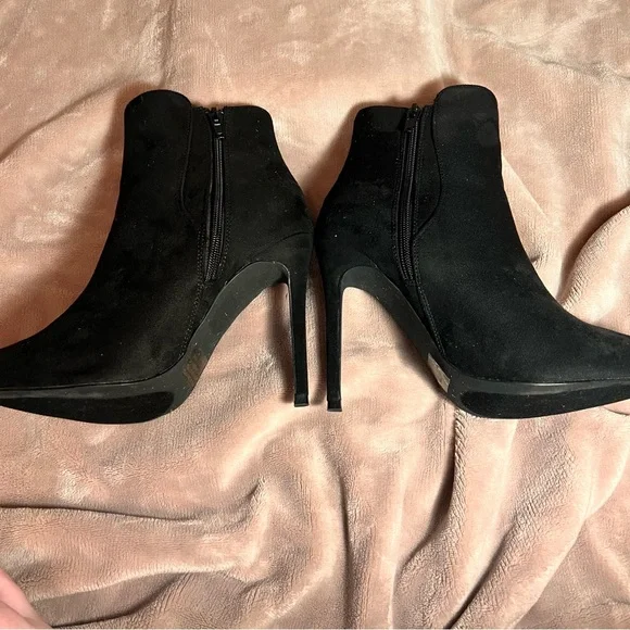 CLASSIC Black Faux Suede Pointed Toe Stiletto Ankle Bootie - Size 8 | Classic - Picture 5 of 10